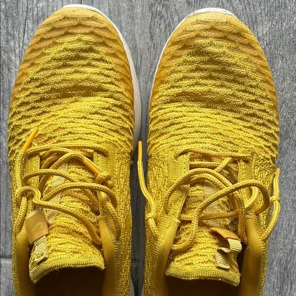 Nike Yellow Sneakers Lightweight Knit Design - Picture 3 of 5